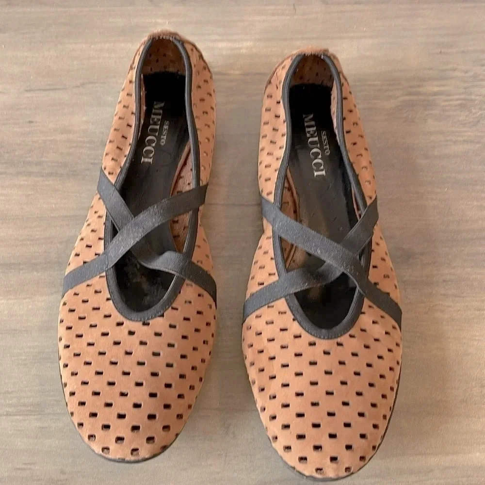 Sesto Meucci brown and black leather flats with elastic straps size 8.5-9
